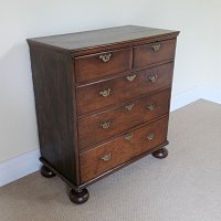 QUEEN ANNE OAK CHEST OF DRAWERS