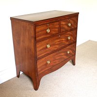 EARLY VICTORIAN MAHOGANY CHEST OF DRAWERS