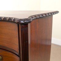 GEORGIAN MAHOGANY CHIPPENDALE SERPENTINE CHEST OF DRAWERS